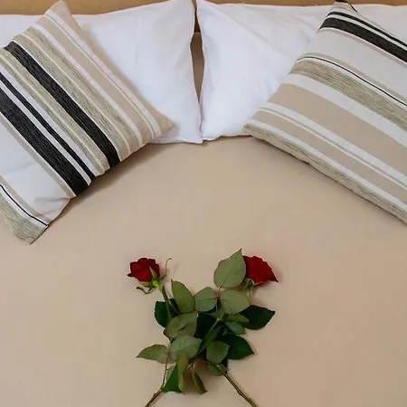 Lora דירה *